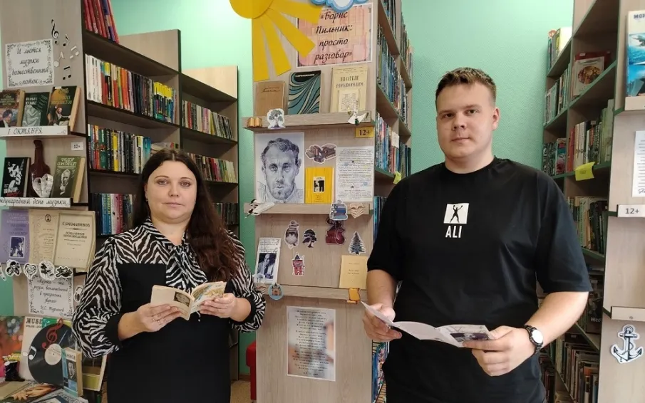 Читателей библиотеки пригласили в поэтическую горницу «Жил на свете светлый человек»